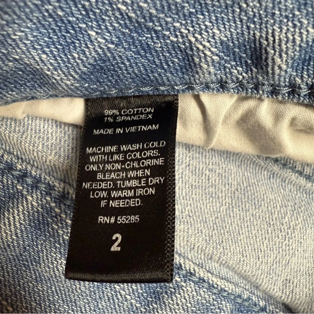 Express Jeans Women's Distressed Light Wash Denim Shorts Size 2 Frayed Hem - Picture 5 of 6